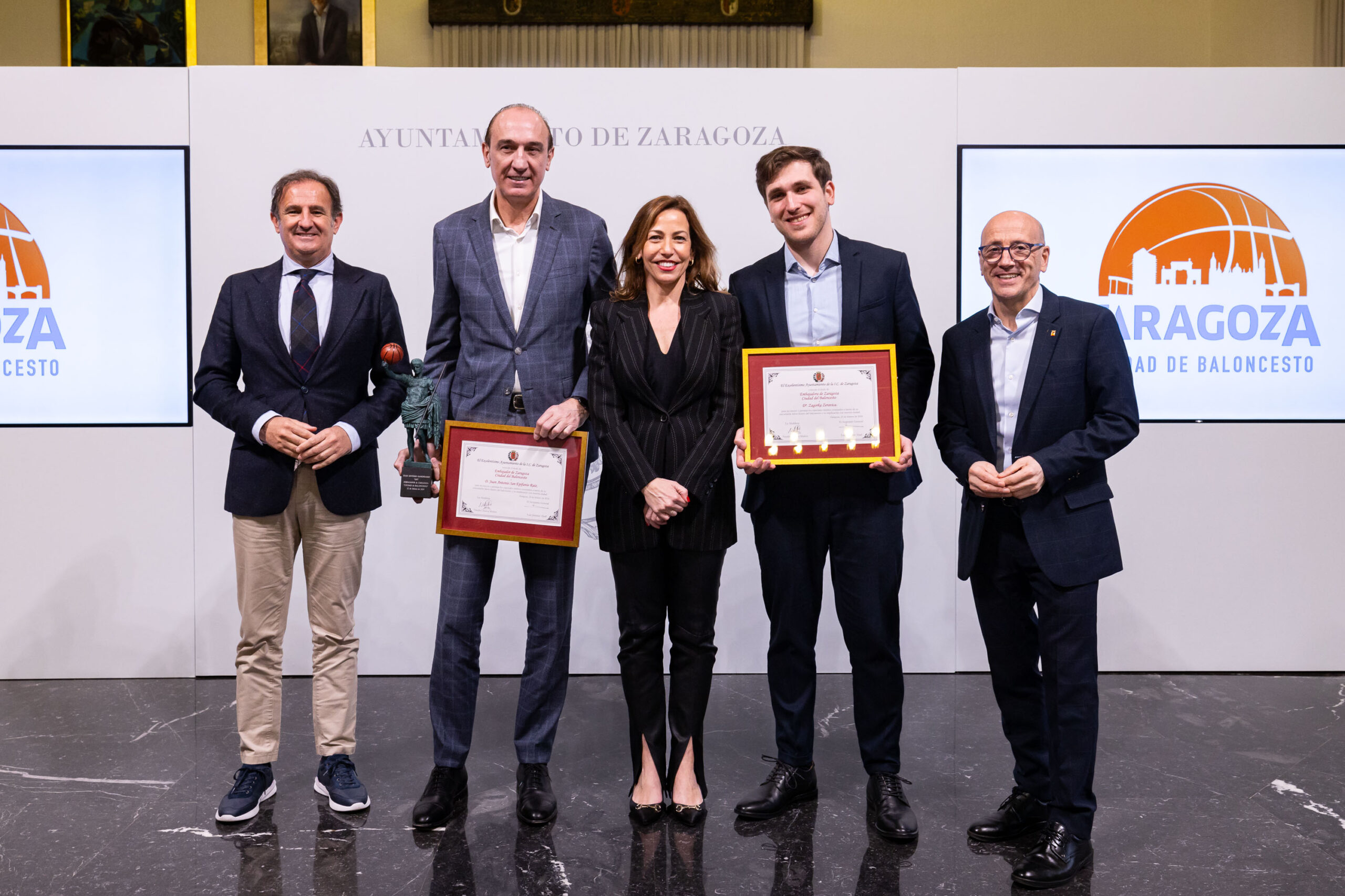 El Ayuntamiento nombra a Zaga Zeravica y a Epi Embajadores de Zaragoza, Ciudad del Baloncesto. Noticia. Ayuntamiento de Zaragoza