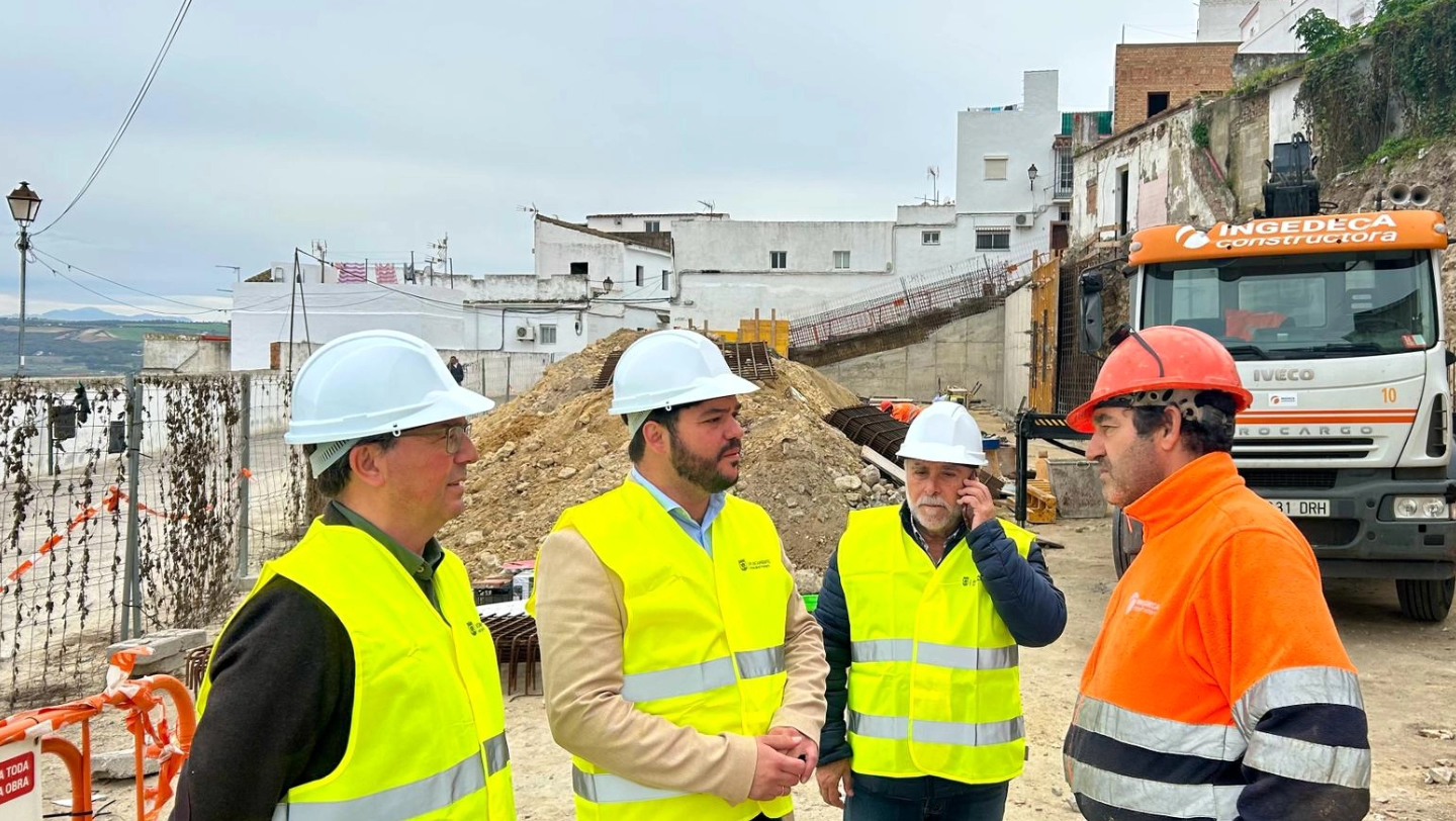 La obra para la creación de aparcamientos en Caños Verdes continúa a buen ritmo
