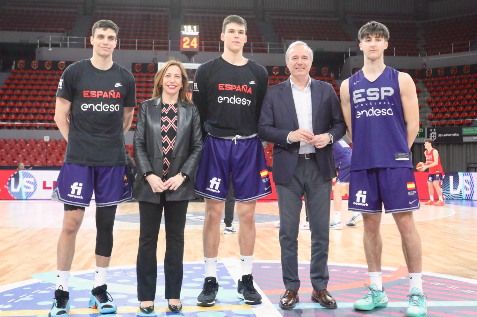 Natalia Chueca desea suerte a la selección española de baloncesto en la víspera del partido frente a Letonia en el Príncipe Felipe. Noticia. Ayuntamiento de Zaragoza