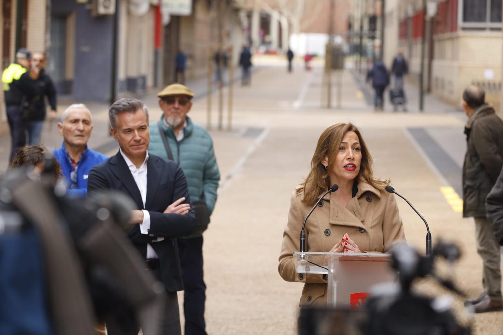 Natalia Chueca inaugura la transformación integral de los los 1.900 m² de la calle de Belchite. Noticia. Ayuntamiento de Zaragoza