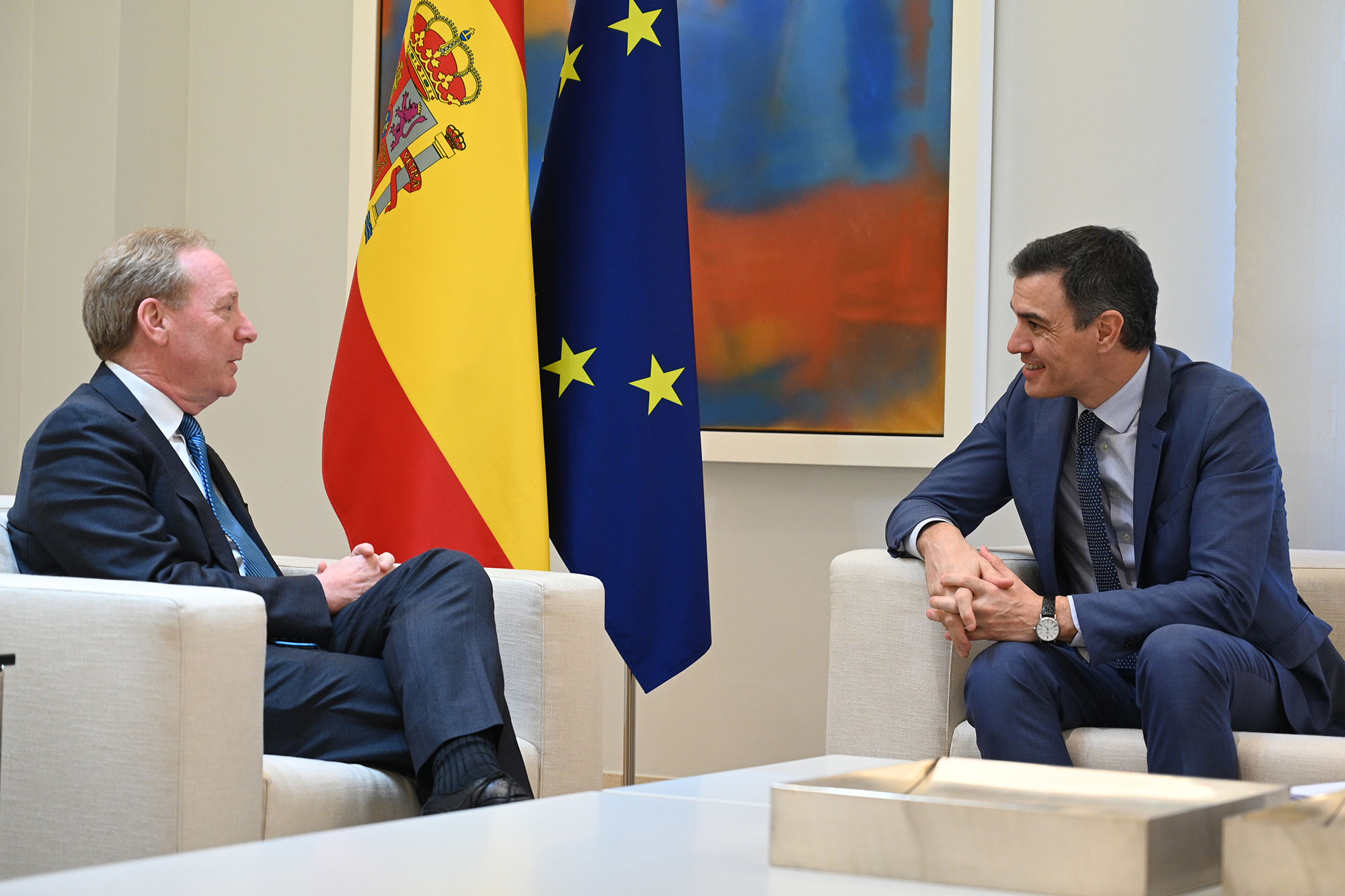 Pedro Sánchez recibe al presidente de Microsoft, que cuadruplicará sus inversiones en España hasta los 1.950 millones