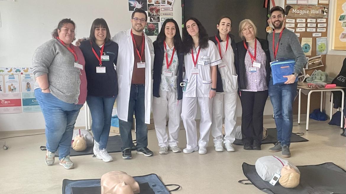 Profesionales de Atención Primaria de la Comunidad explican a los escolares cómo actuar ante emergencias