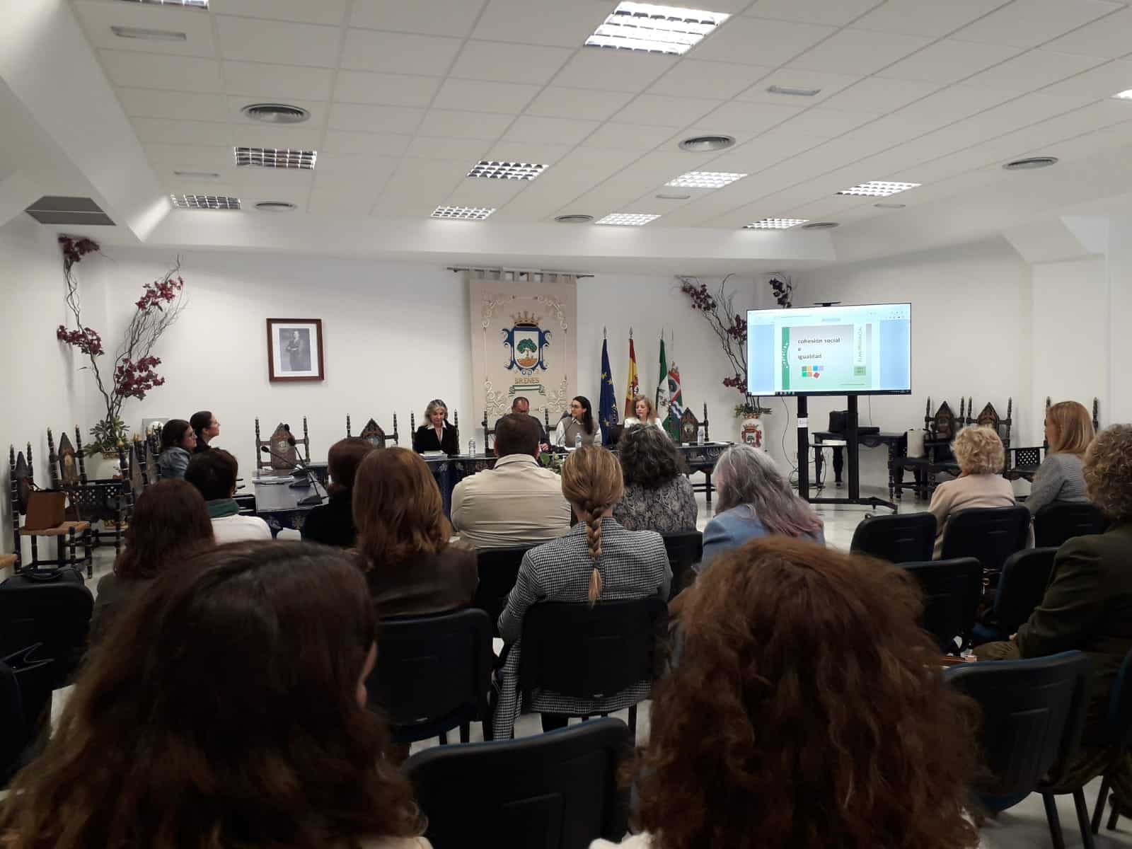 El Alcalde de Cazalla de la Sierra, Adrián Torres, asiste hoy a la jornada informativa del Plan Provincial de Cohesión Social e Igualdad 2024-2027.