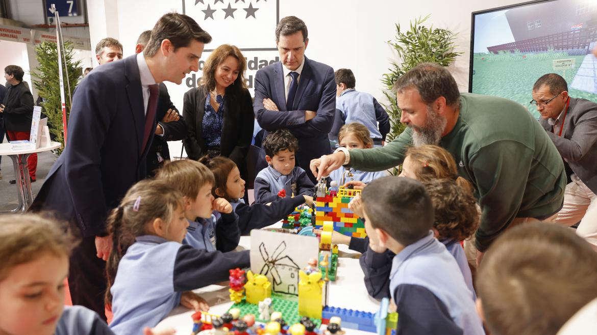 La Comunidad expone su oferta educativa, investigadora y tecnológica en Aula y la Feria Madrid es Ciencia