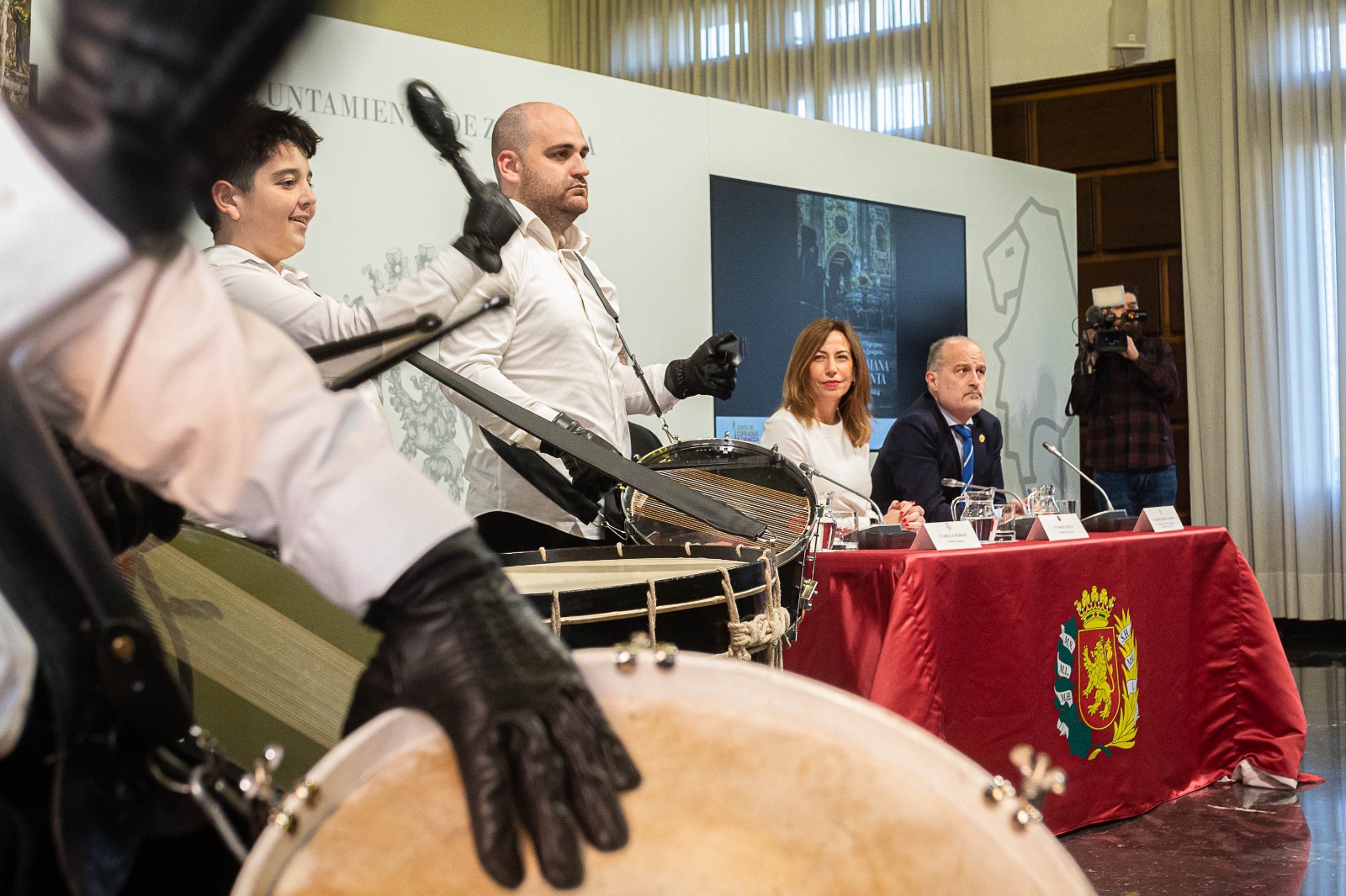 La alcaldesa Natalia Chueca presenta una Semana Santa que anima a vivir 'con todos los sentidos'. Noticia. Ayuntamiento de Zaragoza