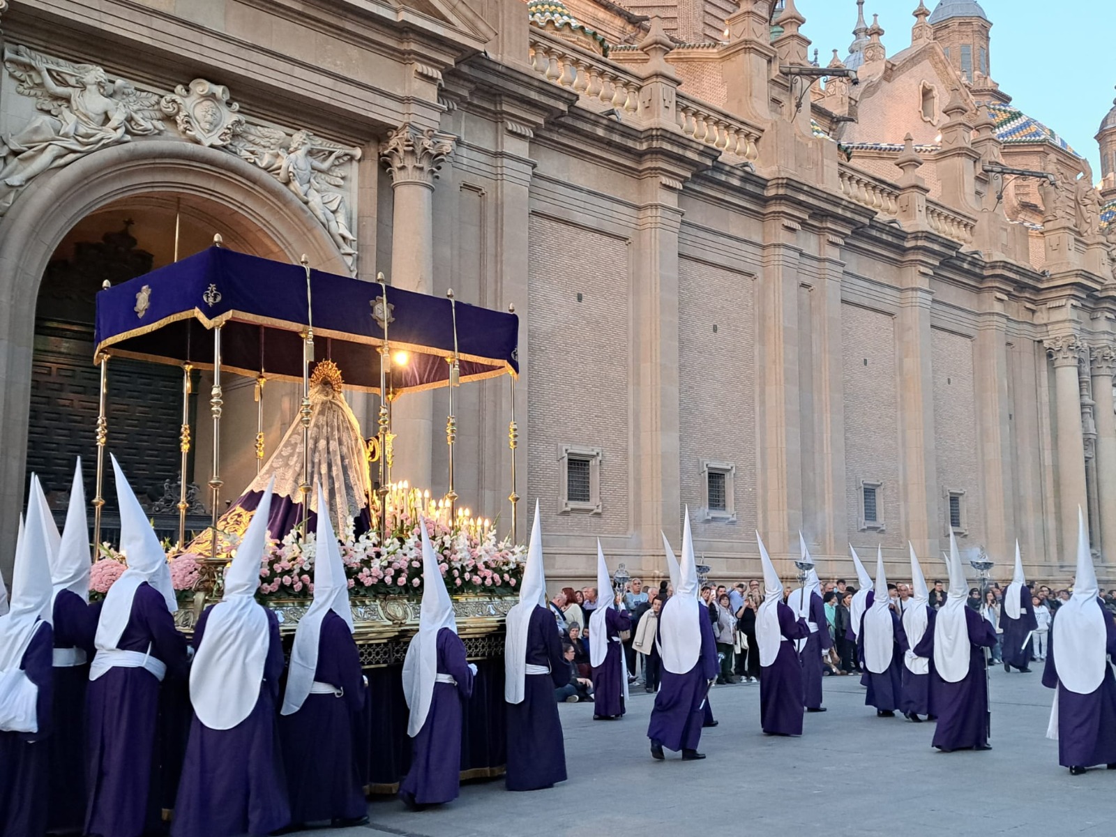 Las procesiones de Semana Santa harán necesarios distintos desvíos del transporte urbano a lo largo de los próximos días. Noticia. Ayuntamiento de Zaragoza