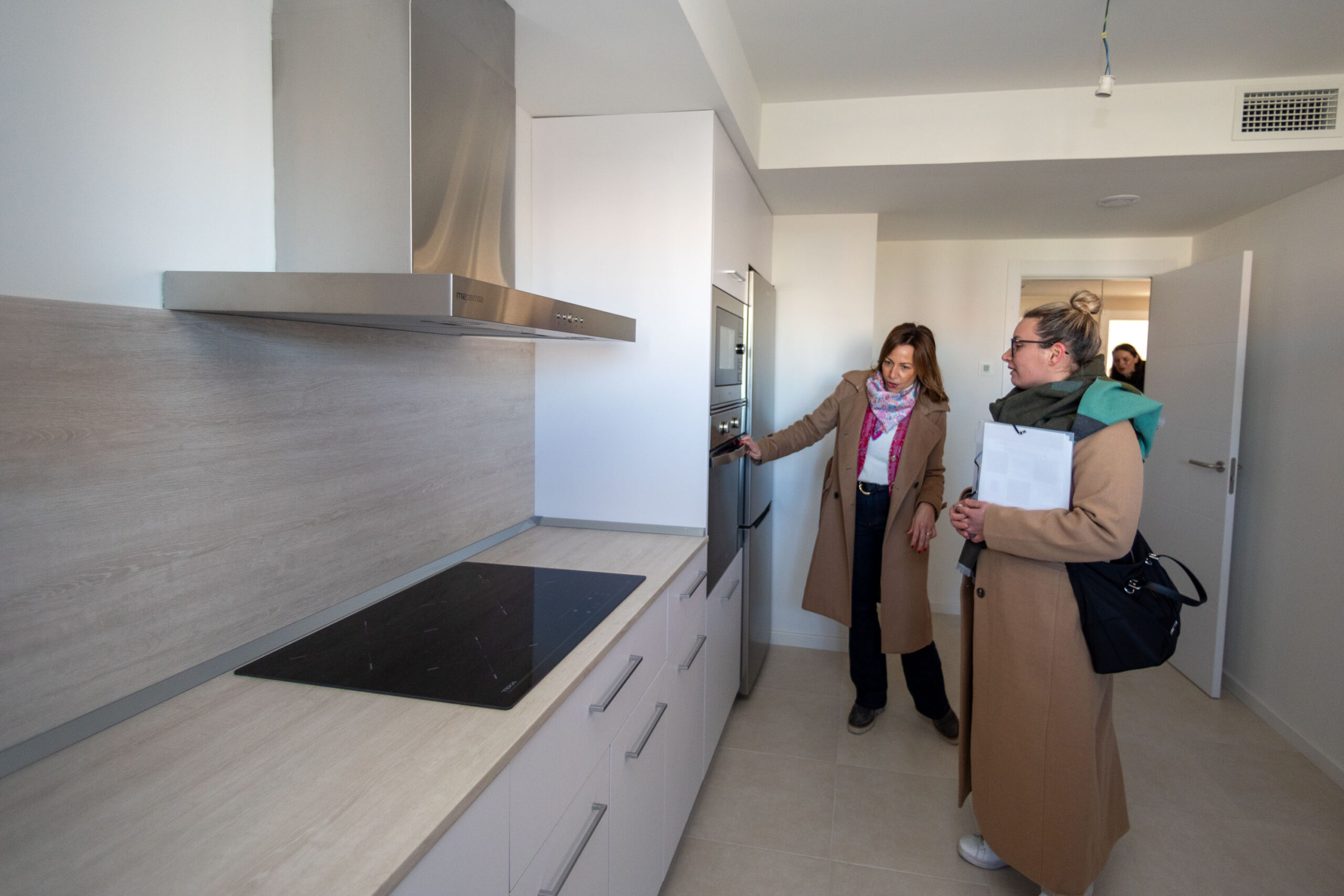 Natalia Chueca entrega las llaves de 36 nuevas viviendas sociales construidas en el barrio de La Jota. Noticia. Ayuntamiento de Zaragoza